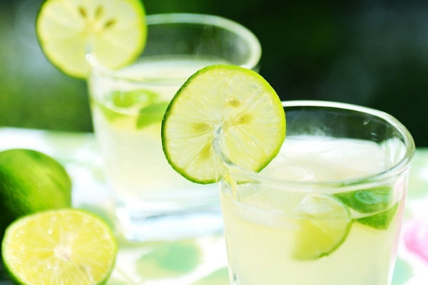 檸檬配什麼泡水喝最好 泡檸檬水的正確方法