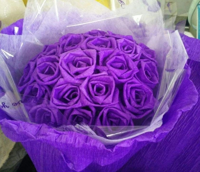 16朵紫玫瑰的寓意，表示多變不安/我隻愛你與祝你順利