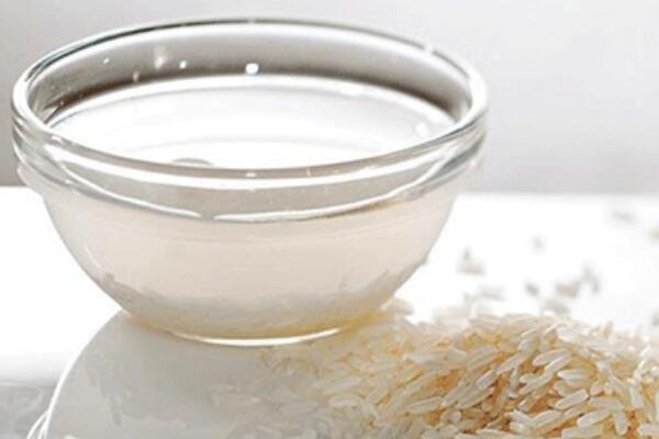 杜鵑花能澆淘米水嗎，可以澆但方法要正確（不可直接澆要發酵）