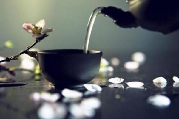 桃花可以泡水喝嗎,桃花泡水功效非常全麵