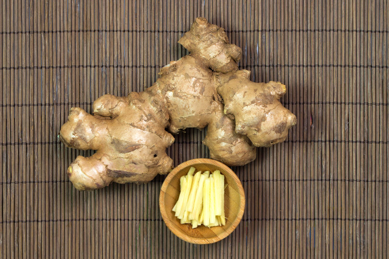 “薑”發芽可別扔，埋在土裏，3個月長出“鮮薑”，一冬天不用買！