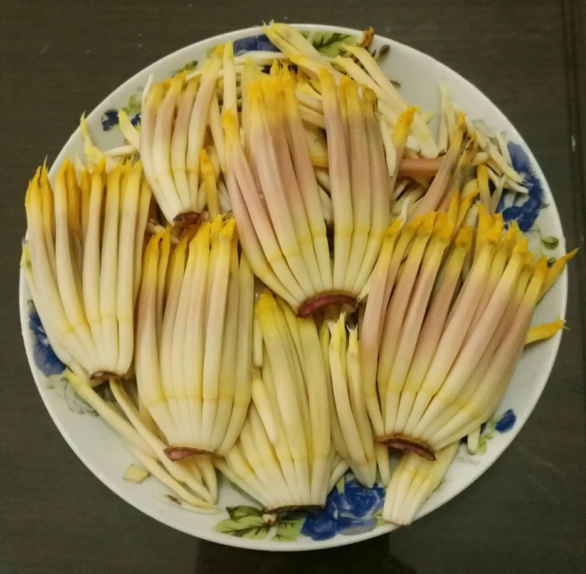 芭蕉花從觀賞到美食，揭秘這朵花的食用價值探索熱帶食材的無限可能！