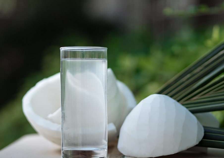 椰子水-來自熱帶的純淨能量,重新定義夏日清涼水讓你愛不釋口!