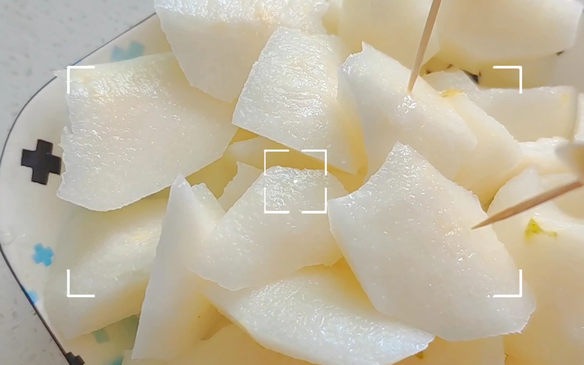 雪梨為什麼有潤肺止咳的作用?中醫和科學原理全方位解析。
